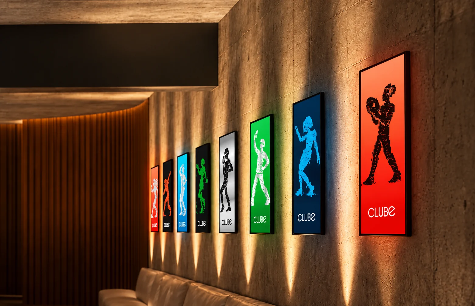 Telas verticais da Next Digital Gallery acesas com os personagens e o logo do CLUBE